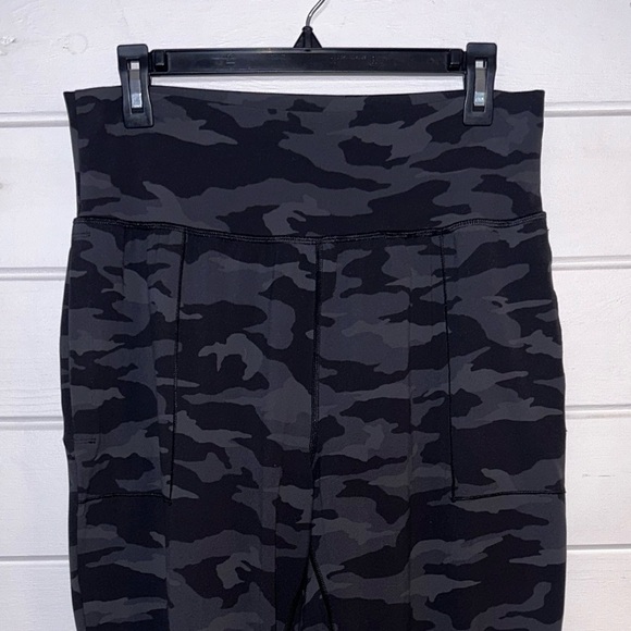 Athleta Salutation High Rise Camo Athletic Soft Jogger Powervita Fabric Sz L - Picture 5 of 11